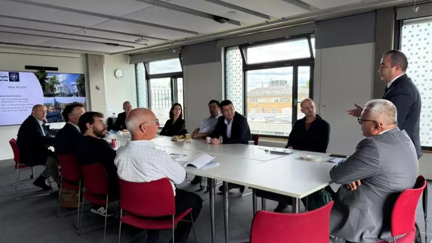 Representatives from the Navoi delegation and Oxford EARTH meeting