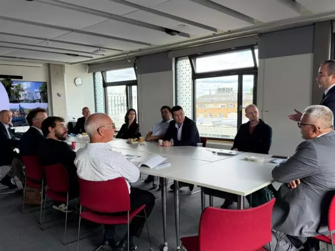 Representatives from the Navoi delegation and Oxford EARTH meeting